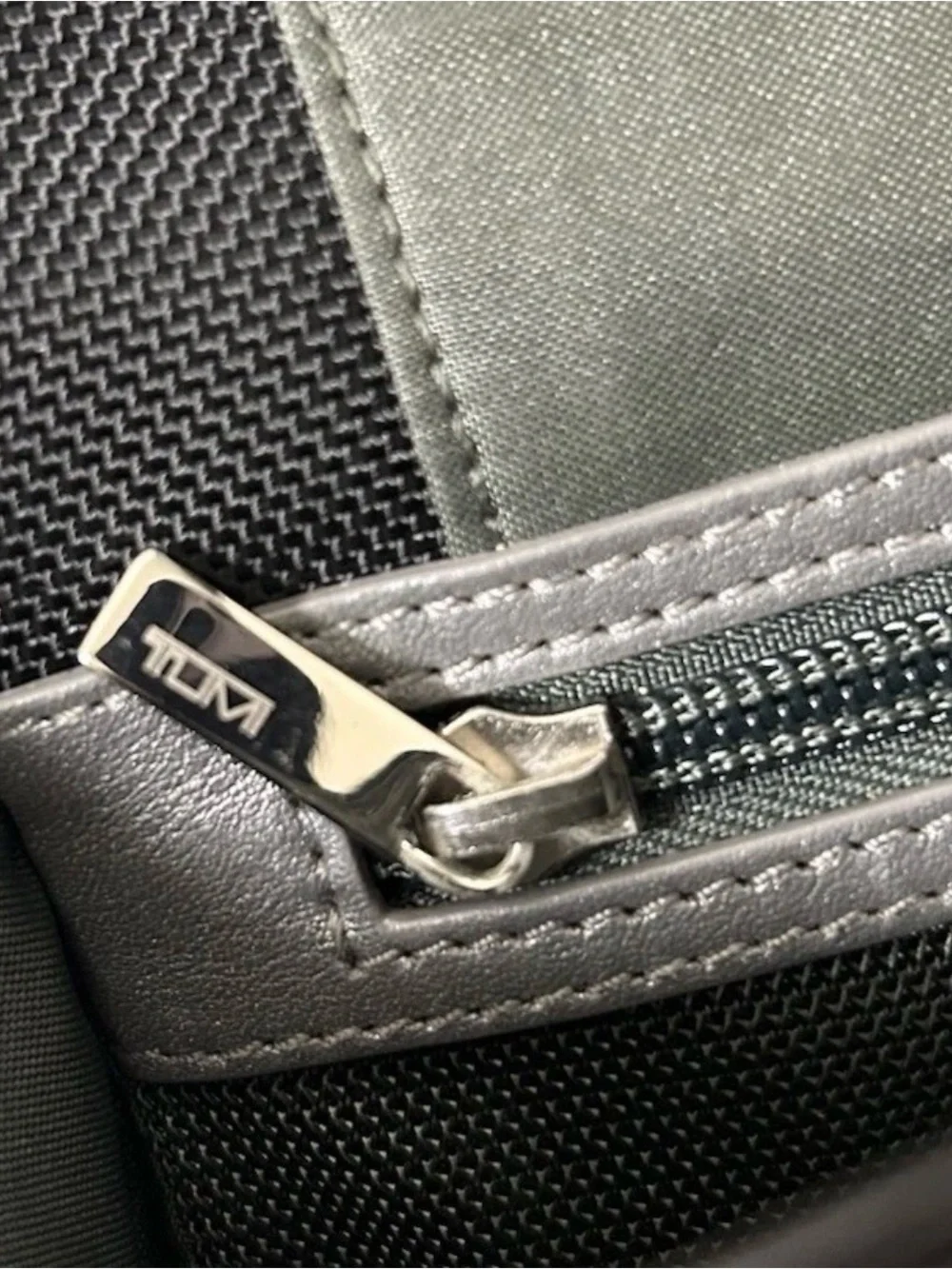 Tumi Alpha 3 LXT Messenger Crossbody Black Nylon & Leather Computer Laptop Bag